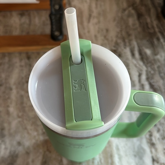 40oz Stanley - Picture 3 of 4